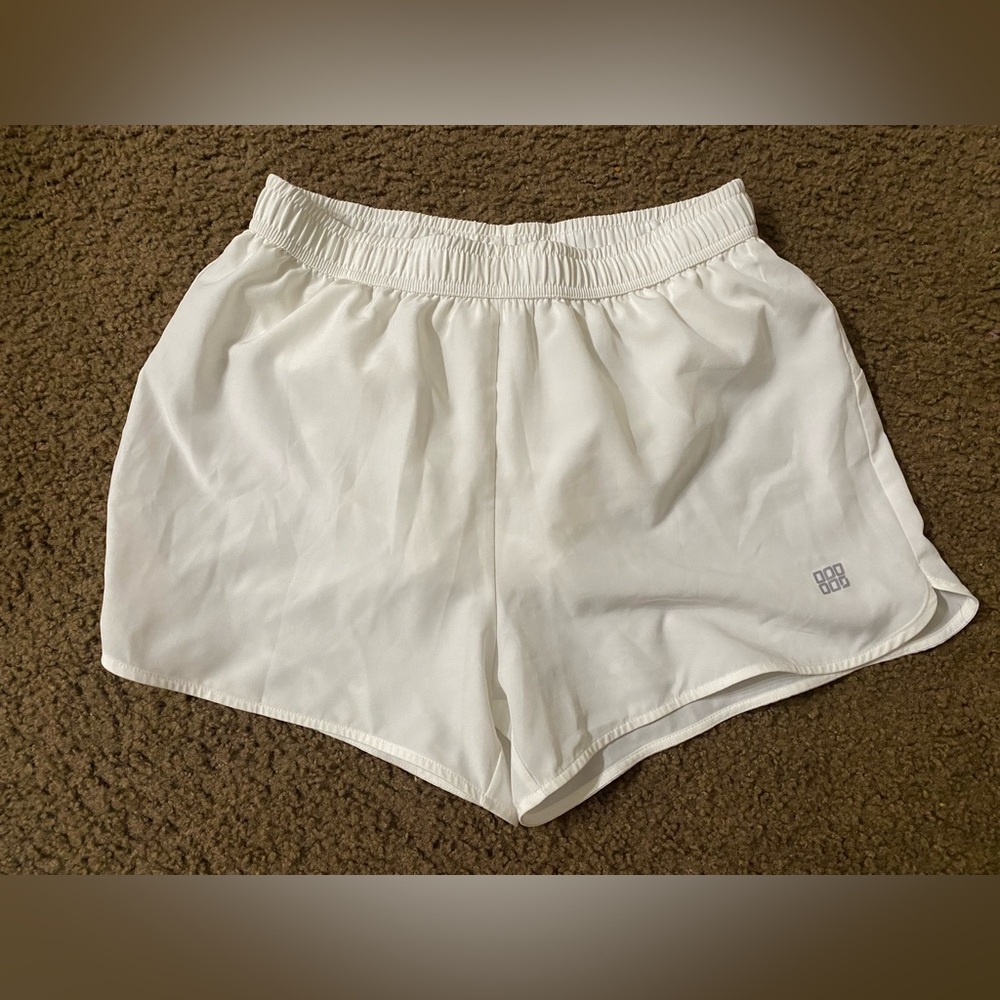 ☀️Ododos white shorts size Medium/Large